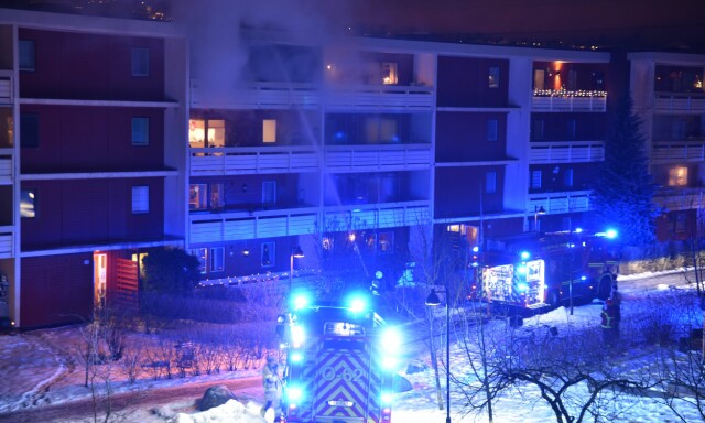 image: Flere episoder med fyrverkeri - politiet pågrep tenåringer for å ha skutt mot folk
